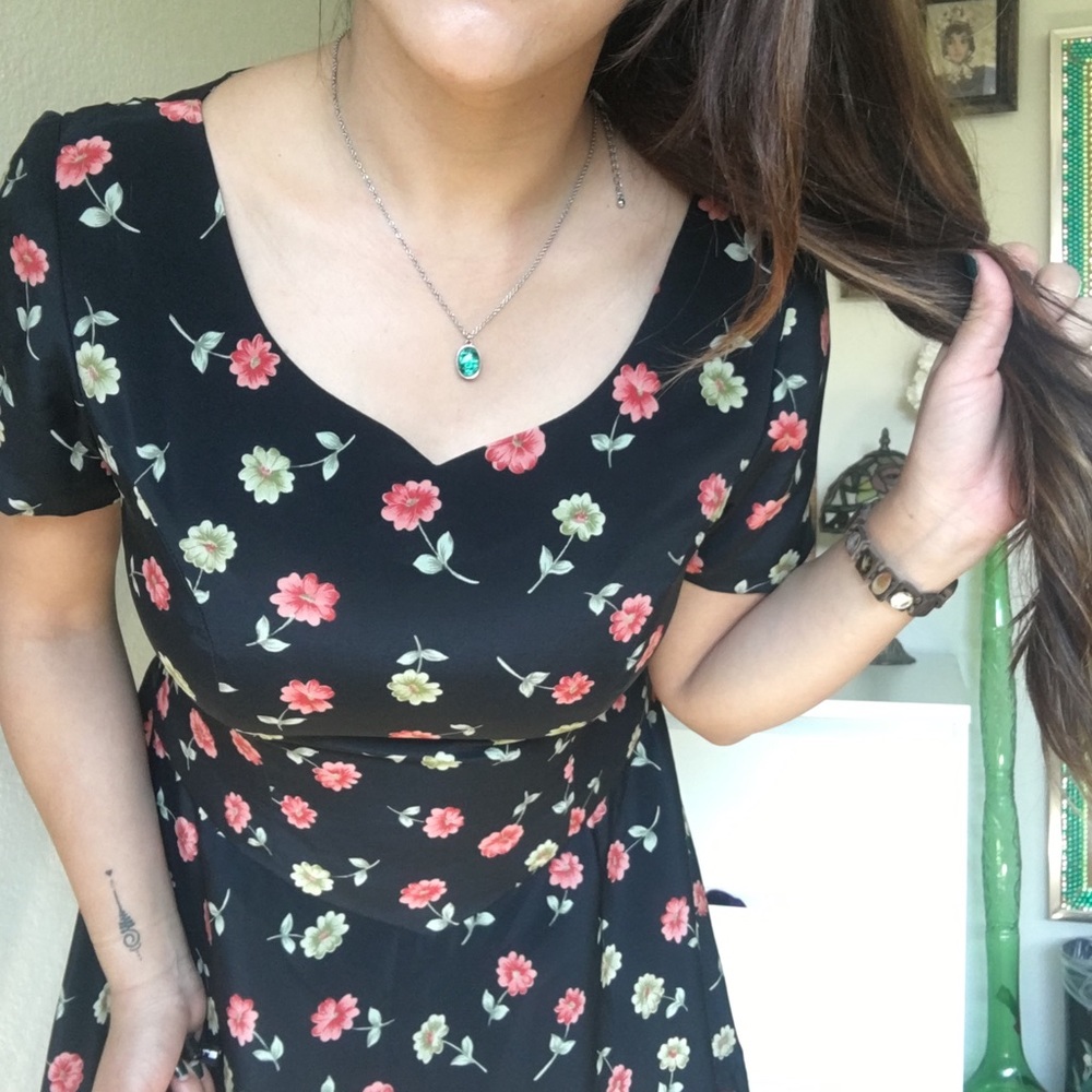 Unknown Brand Floral Print Dress Black, Cream, Red - Picture 6 of 8